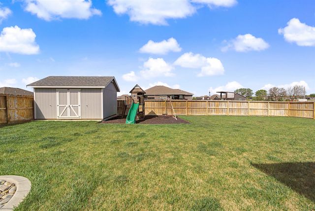 608 Covey Ct, Salina, KS 67401