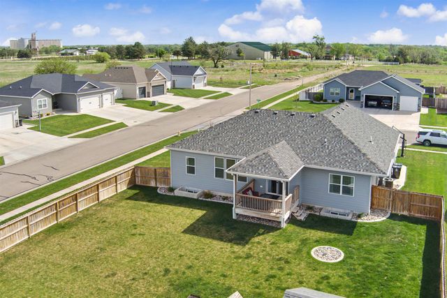 608 Covey Ct, Salina, KS 67401