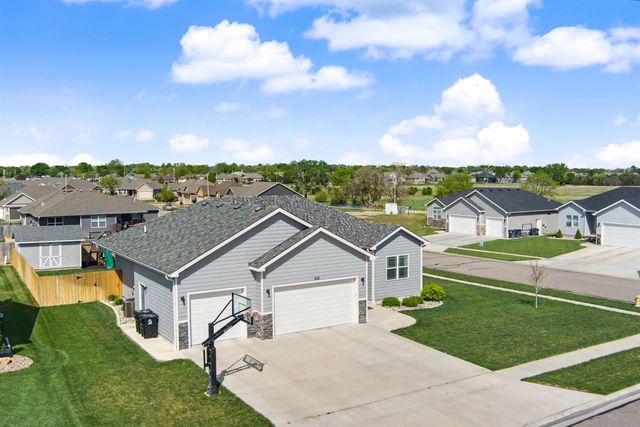 608 Covey Ct, Salina, KS 67401