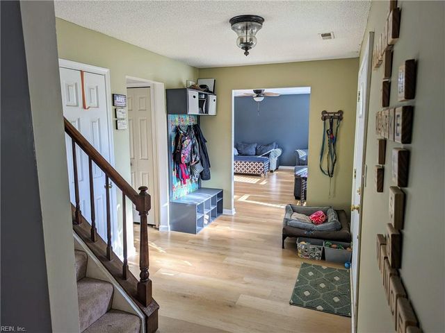 928 Woodmark CT, Virginia Beach, VA 23452