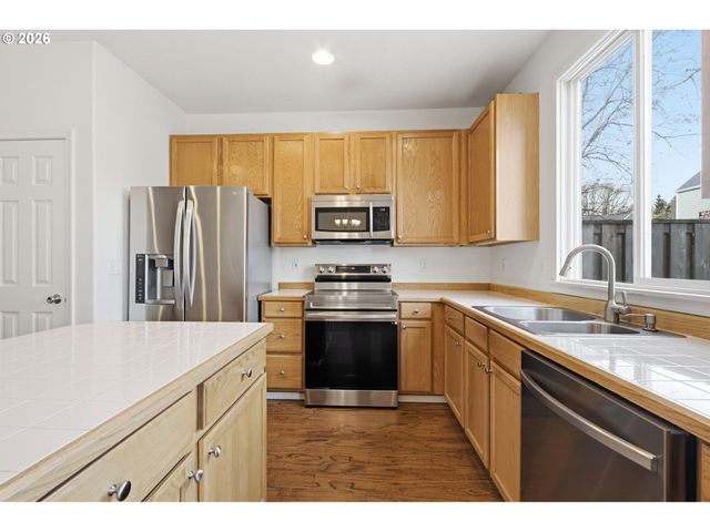 18529 Sw CASCADE Dr, Beaverton, OR 97003