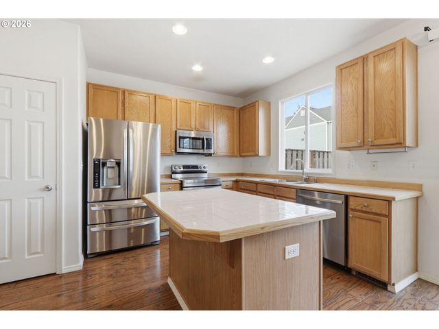 18529 Sw CASCADE Dr, Beaverton, OR 97003