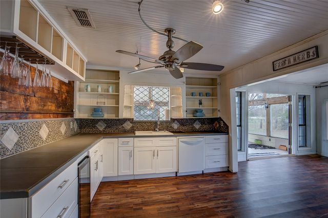 25468 US Highway 80, Grand Saline, TX 75140