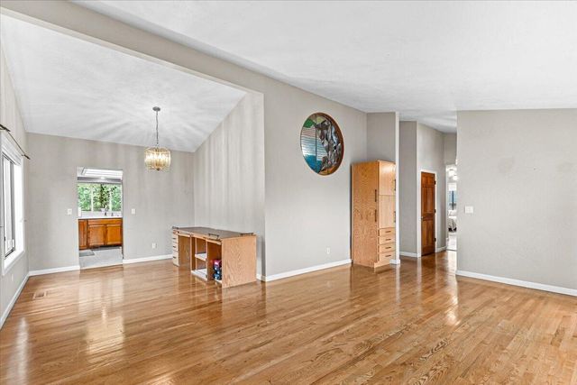 2468 Republic Way, Medford, OR 97504