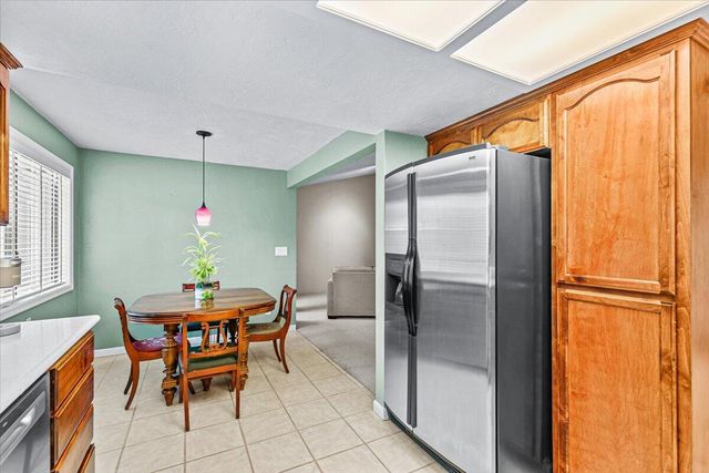 2468 Republic Way, Medford, OR 97504