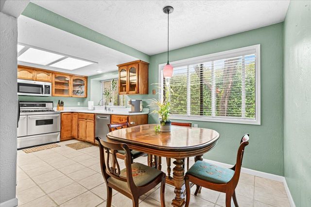 2468 Republic Way, Medford, OR 97504