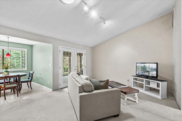 2468 Republic Way, Medford, OR 97504