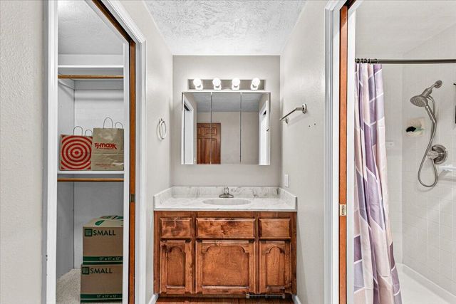 2468 Republic Way, Medford, OR 97504