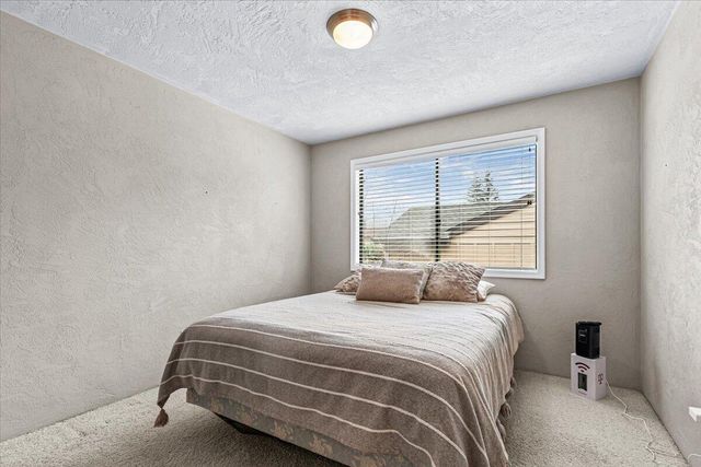 2468 Republic Way, Medford, OR 97504