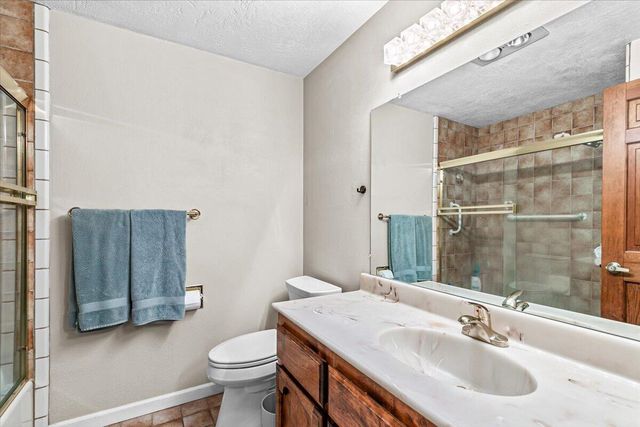 2468 Republic Way, Medford, OR 97504