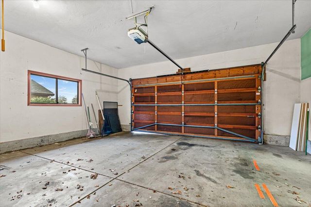 2468 Republic Way, Medford, OR 97504