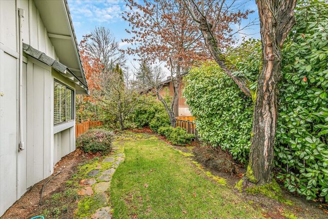 2468 Republic Way, Medford, OR 97504