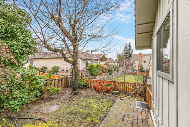 2468 Republic Way, Medford, OR 97504