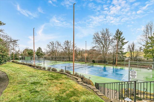 2468 Republic Way, Medford, OR 97504