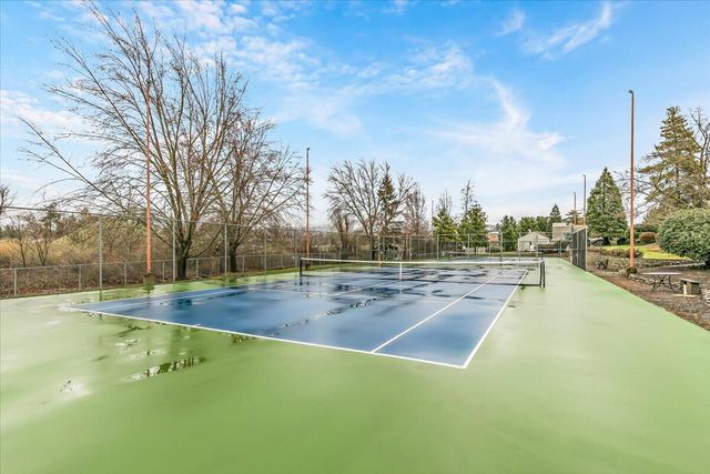 2468 Republic Way, Medford, OR 97504