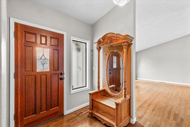 2468 Republic Way, Medford, OR 97504