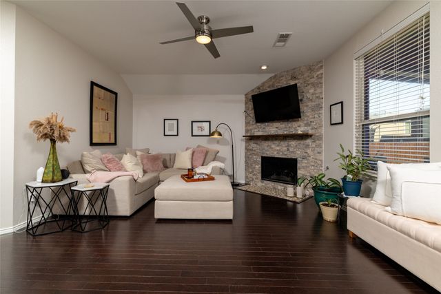 7902 Red Moon Trail, Fort Worth, TX 76131