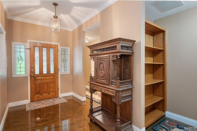 313 Ridge Crest Dr, Seguin, TX 78155