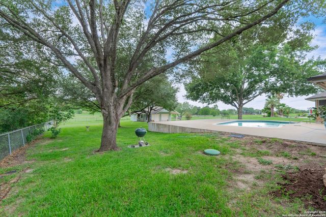 313 Ridge Crest Dr, Seguin, TX 78155