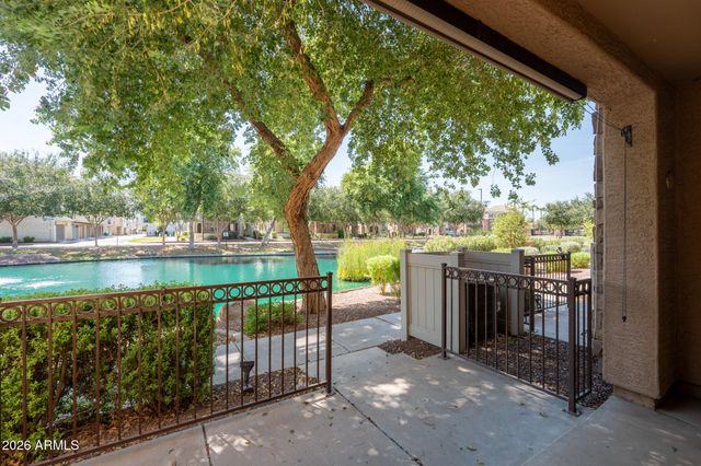 2670 S VOYAGER Drive 112, Gilbert, AZ 85295