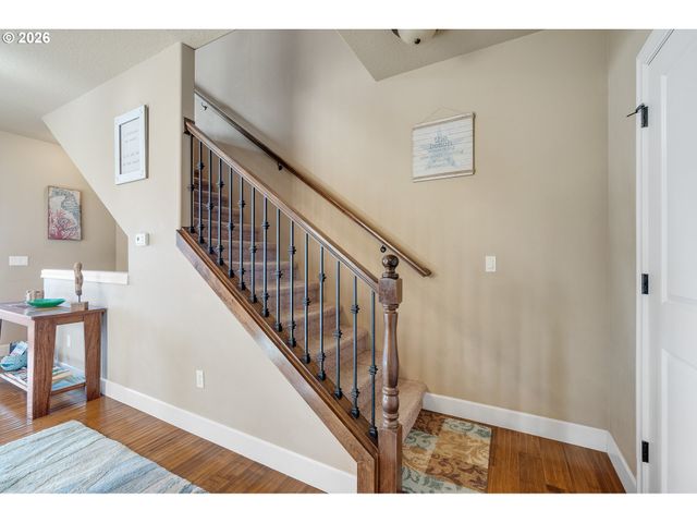 549 FRONT St, Rockaway Beach, OR 97136