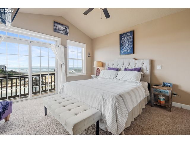 549 FRONT St, Rockaway Beach, OR 97136