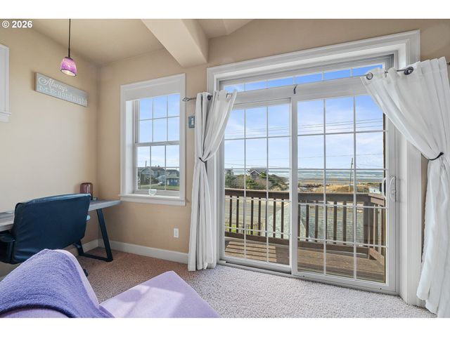 549 FRONT St, Rockaway Beach, OR 97136