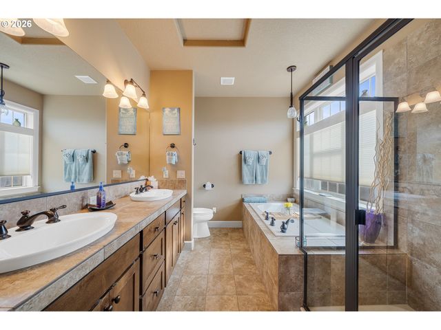 549 FRONT St, Rockaway Beach, OR 97136