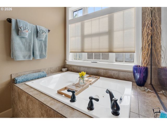549 FRONT St, Rockaway Beach, OR 97136