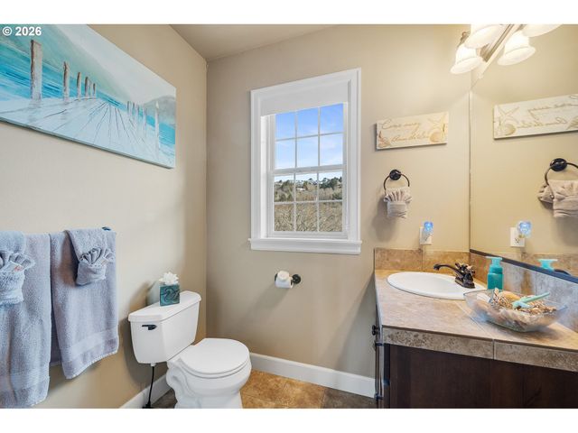 549 FRONT St, Rockaway Beach, OR 97136