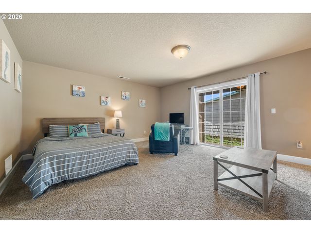 549 FRONT St, Rockaway Beach, OR 97136