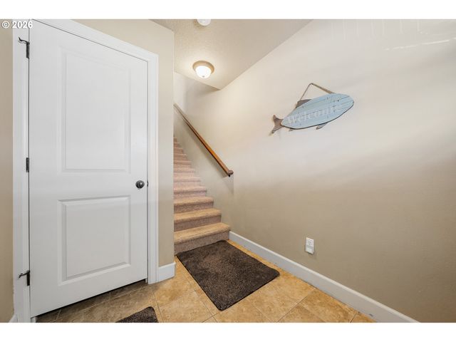 549 FRONT St, Rockaway Beach, OR 97136