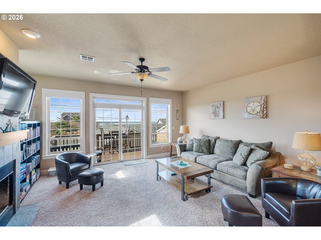 549 FRONT St, Rockaway Beach, OR 97136