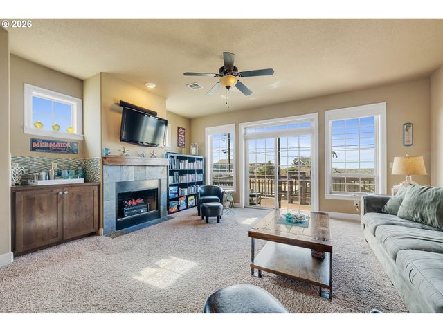 549 FRONT St, Rockaway Beach, OR 97136