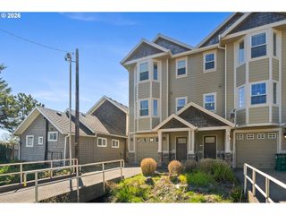 549 FRONT St, Rockaway Beach, OR 97136