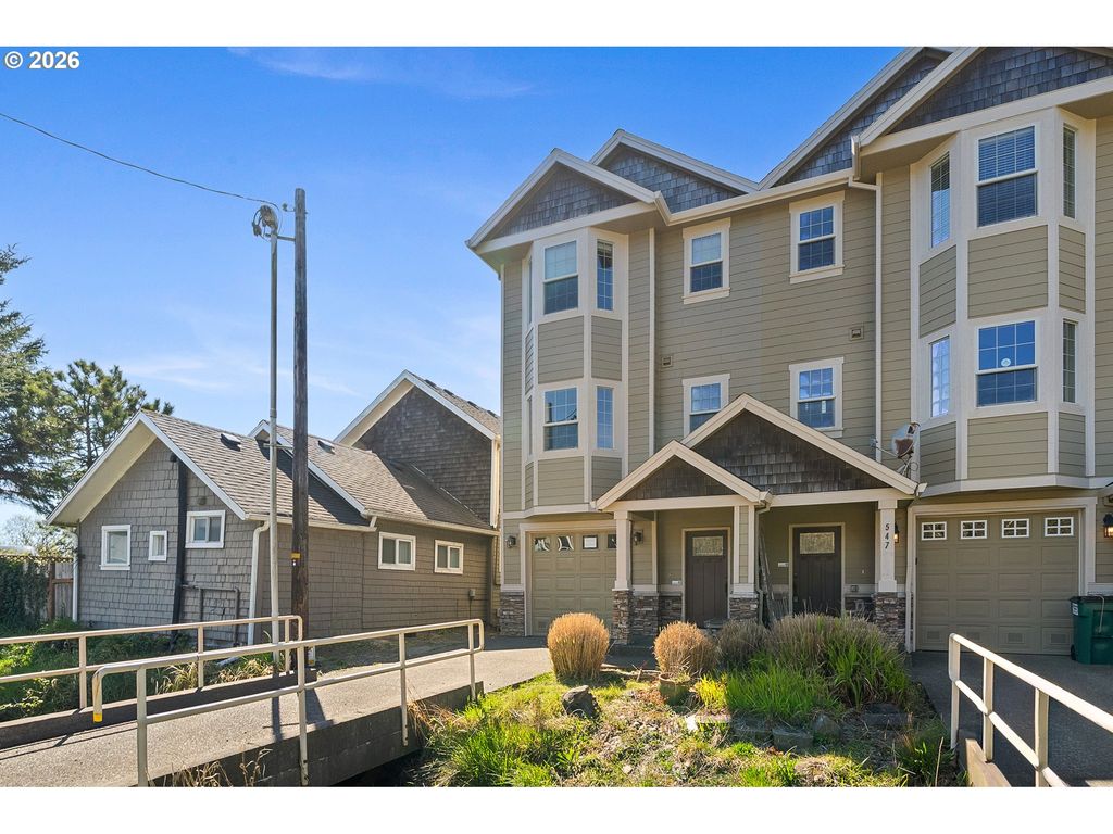 549 FRONT St, Rockaway Beach, OR 97136