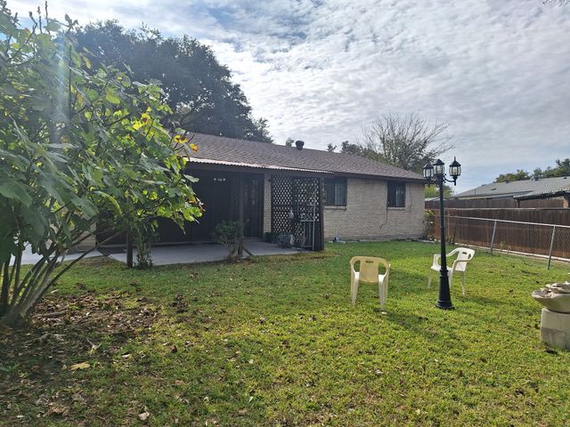 326 E Ferndale Lane, Grand Prairie, TX 75052