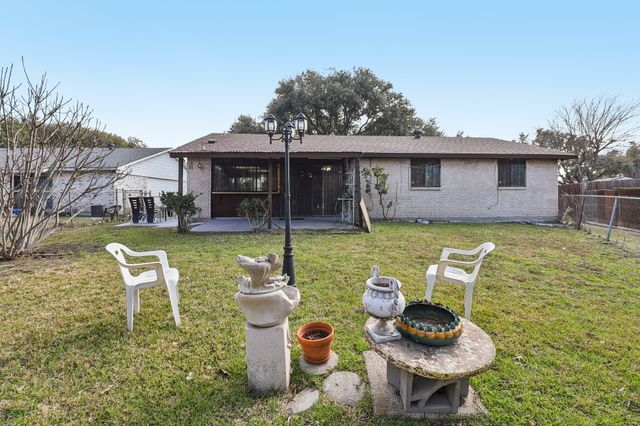 326 E Ferndale Lane, Grand Prairie, TX 75052