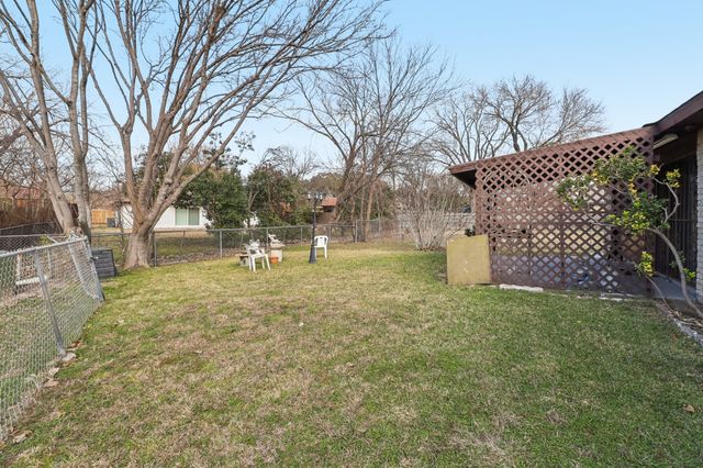 326 E Ferndale Lane, Grand Prairie, TX 75052