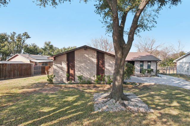 326 E Ferndale Lane, Grand Prairie, TX 75052