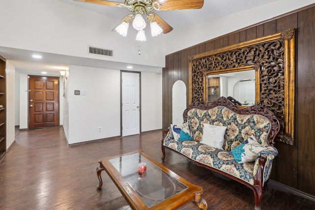 326 E Ferndale Lane, Grand Prairie, TX 75052