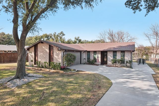 326 E Ferndale Lane, Grand Prairie, TX 75052