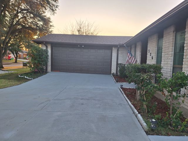 326 E Ferndale Lane, Grand Prairie, TX 75052