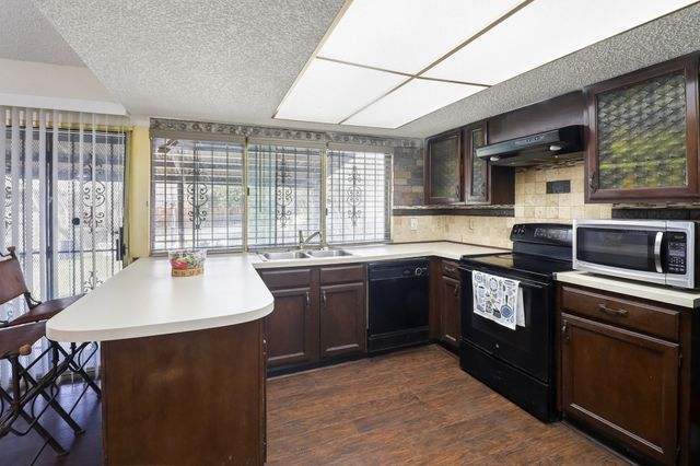 326 E Ferndale Lane, Grand Prairie, TX 75052