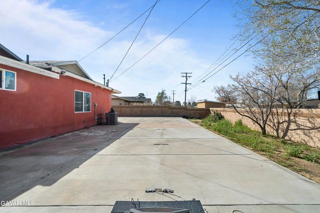 1329 W Avenue I, Lancaster, CA 93534
