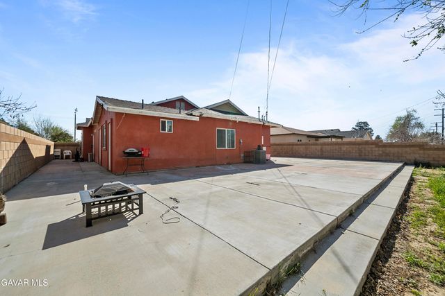 1329 W Avenue I, Lancaster, CA 93534
