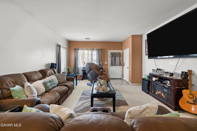 1329 W Avenue I, Lancaster, CA 93534