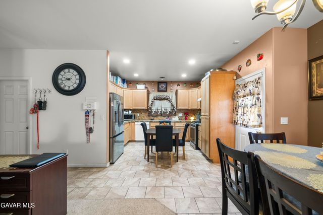 1329 W Avenue I, Lancaster, CA 93534