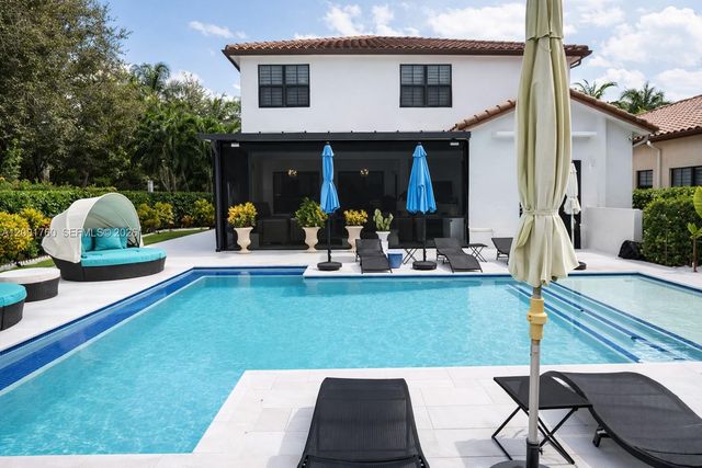 8537 NW 39th Ct, Cooper City, FL 33024