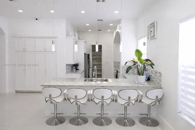 8537 NW 39th Ct, Cooper City, FL 33024